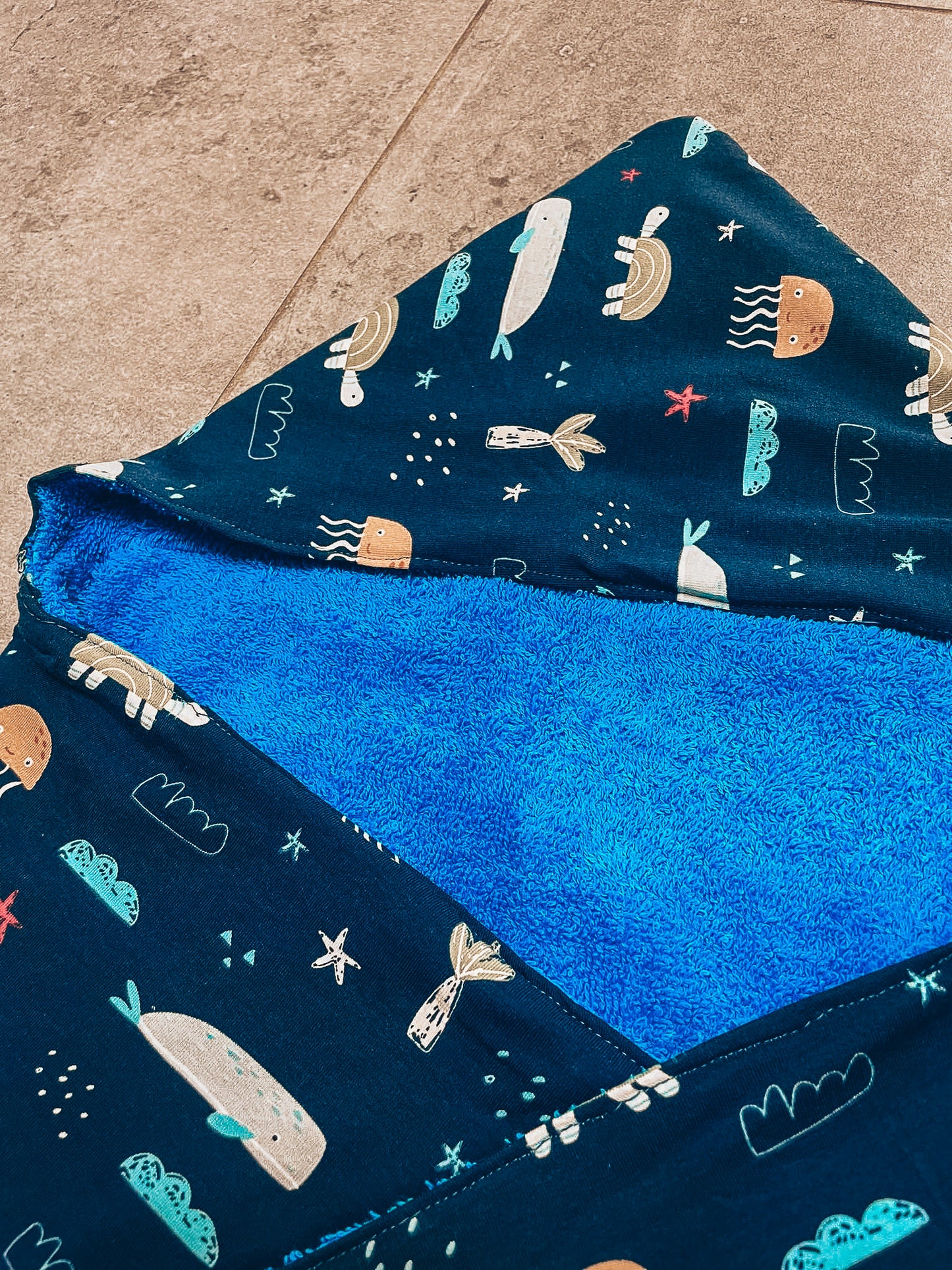 OP AANVRAAG: Babybadcape - met bedrukking naam (kleur en stof op aanvraag)