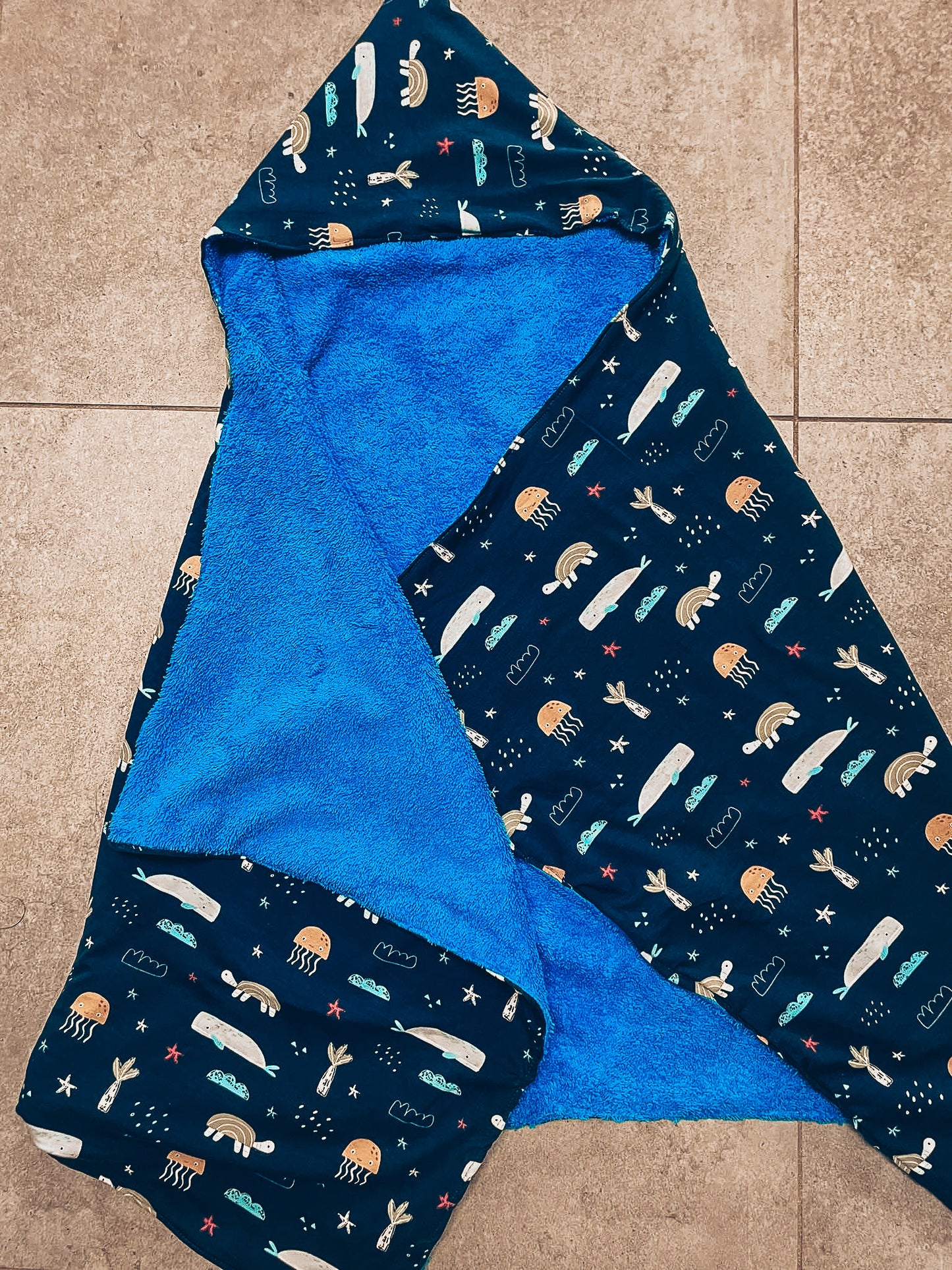 OP AANVRAAG: Babybadcape (kleur en stof op aanvraag)