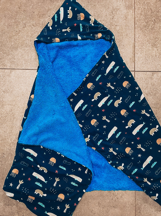 OP AANVRAAG: Babybadcape (kleur en stof op aanvraag)