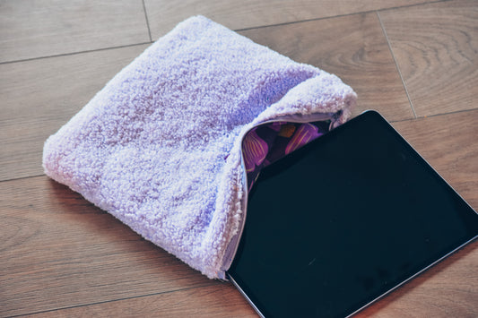 OP AANVRAAG: Laptopsleeve (stof, kleur en maat op aanvraag)