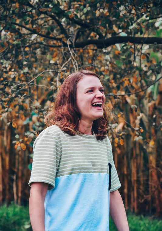 OP AANVRAAG:  Vrouwen T-shirt in 2 kleuren met korte mouwen (kleur, stof en maat op aanvraag)