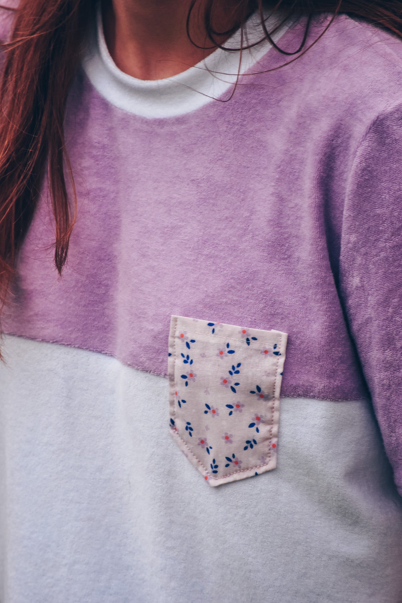 OP AANVRAAG:  Vrouwen T-shirt in 2 kleuren met korte mouwen (kleur, stof en maat op aanvraag)