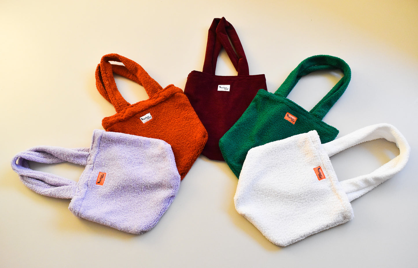 OP AANVRAAG: Totebag (kleur en stof op aanvraag)