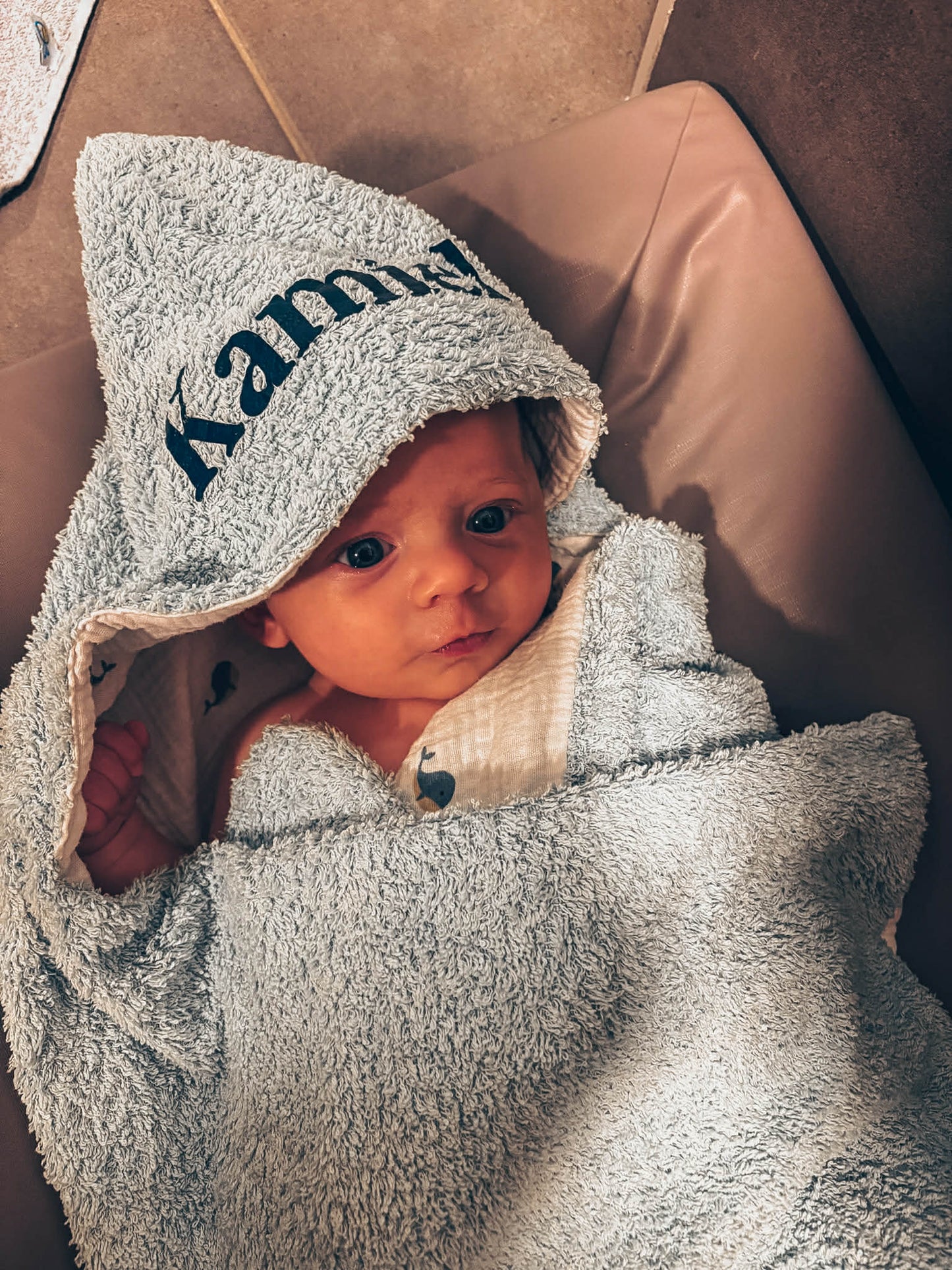 OP AANVRAAG: Babybadcape - met bedrukking naam (kleur en stof op aanvraag)