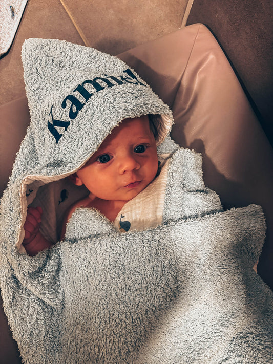 OP AANVRAAG: Babybadcape - met bedrukking naam (kleur en stof op aanvraag)