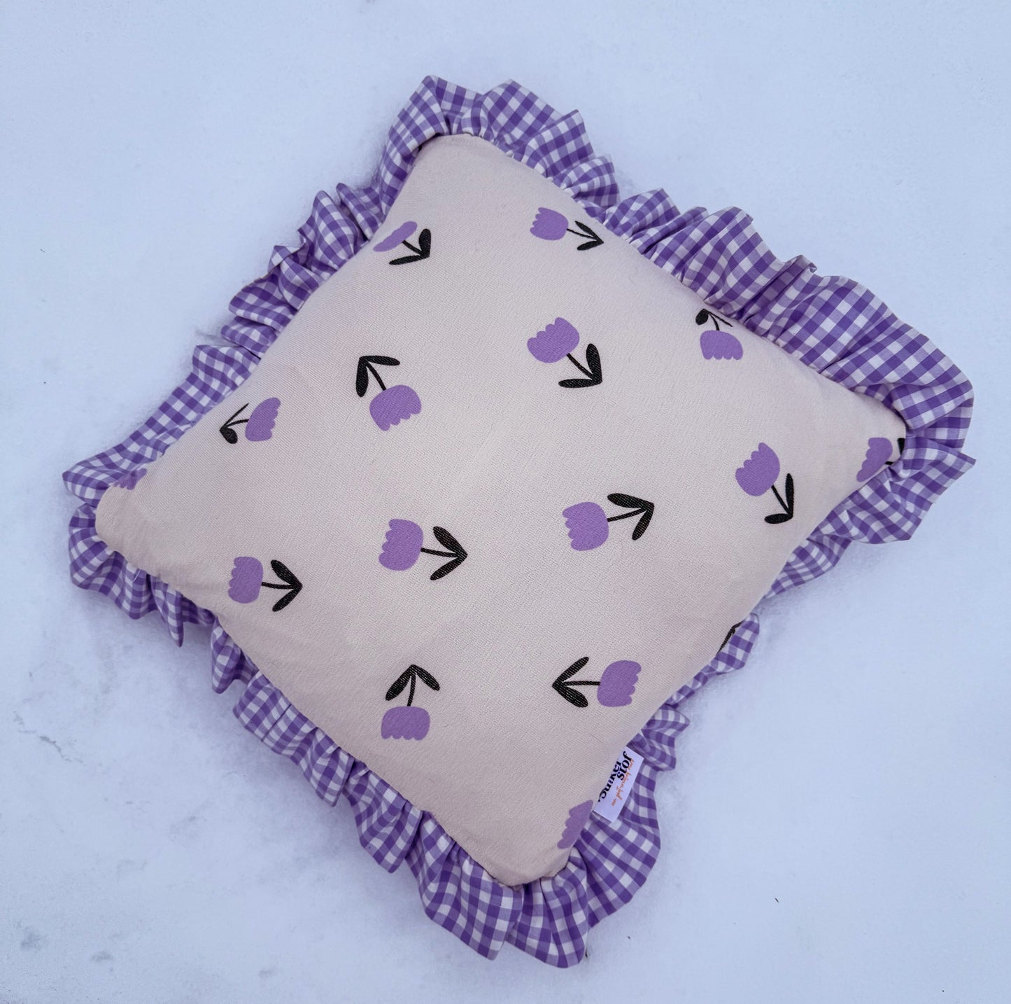 OP AANVRAAG: Kussen met ruffles (in kleuren naar keuze)